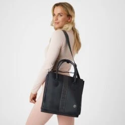 B Vertigo Grooming Tote Bag - Dark Navy -The Equestrian Shop 602687 800 800